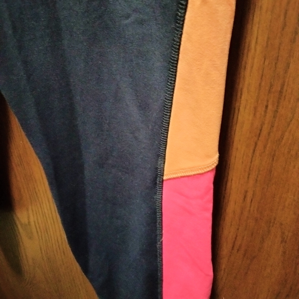 LIKE NEW Livi For Lane Bryant Wicking Capri - Picture 4 of 7
